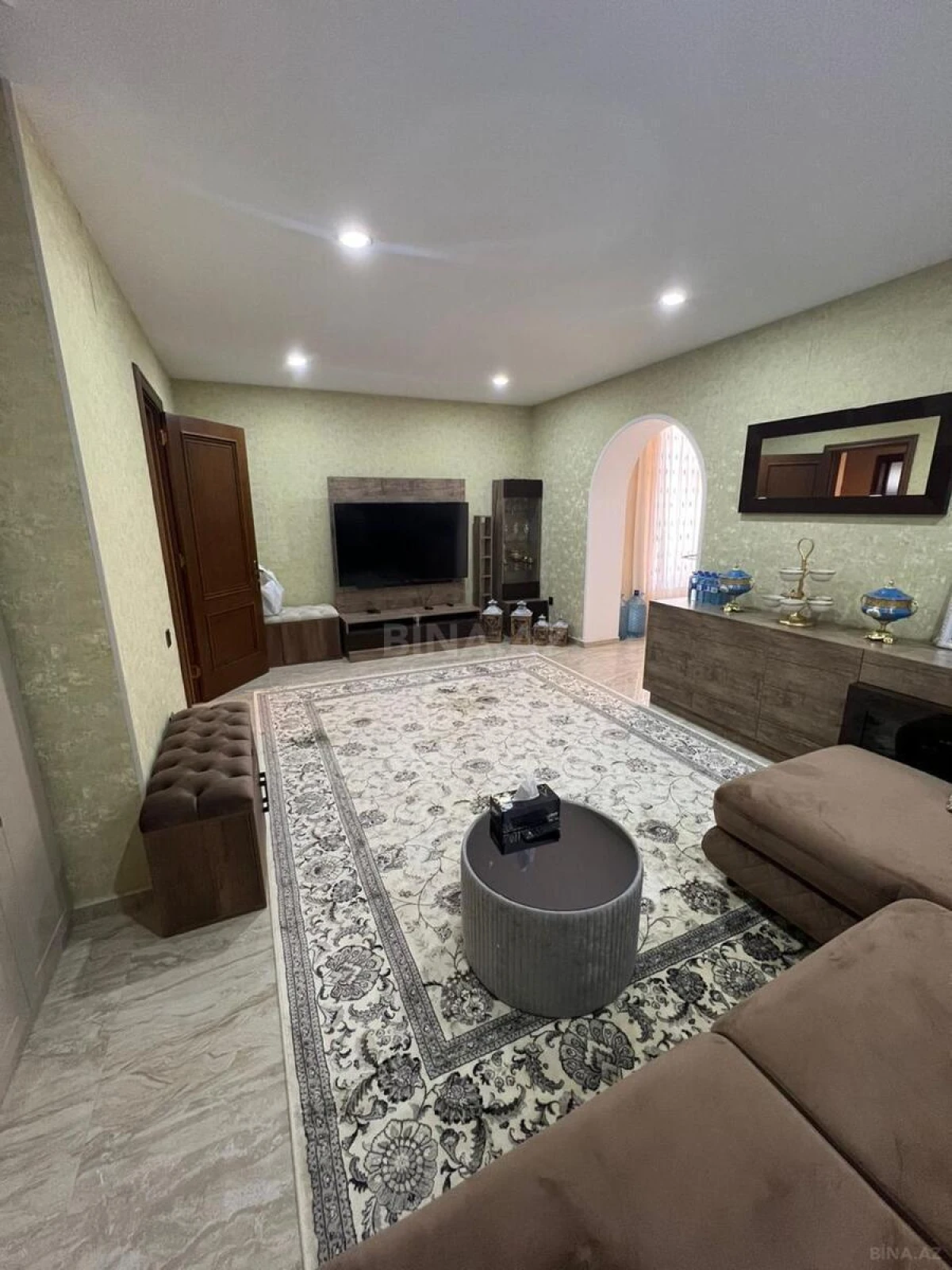 Satılır 10 otaqlı həyət evi 450 m²