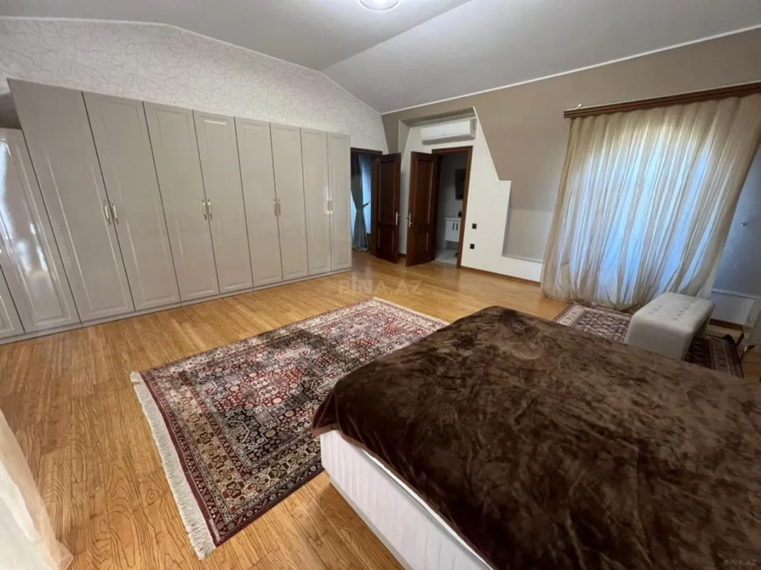 Satılır 10 otaqlı həyət evi 450 m²