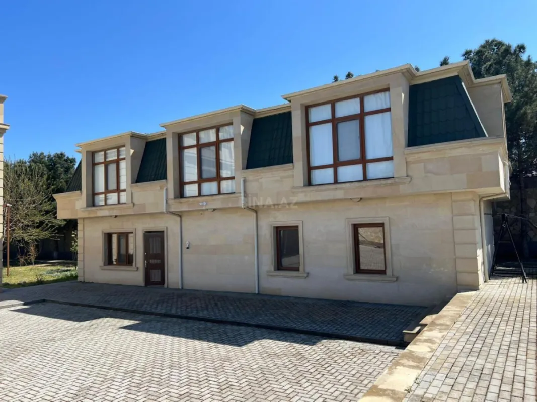 Satılır 10 otaqlı həyət evi 450 m²