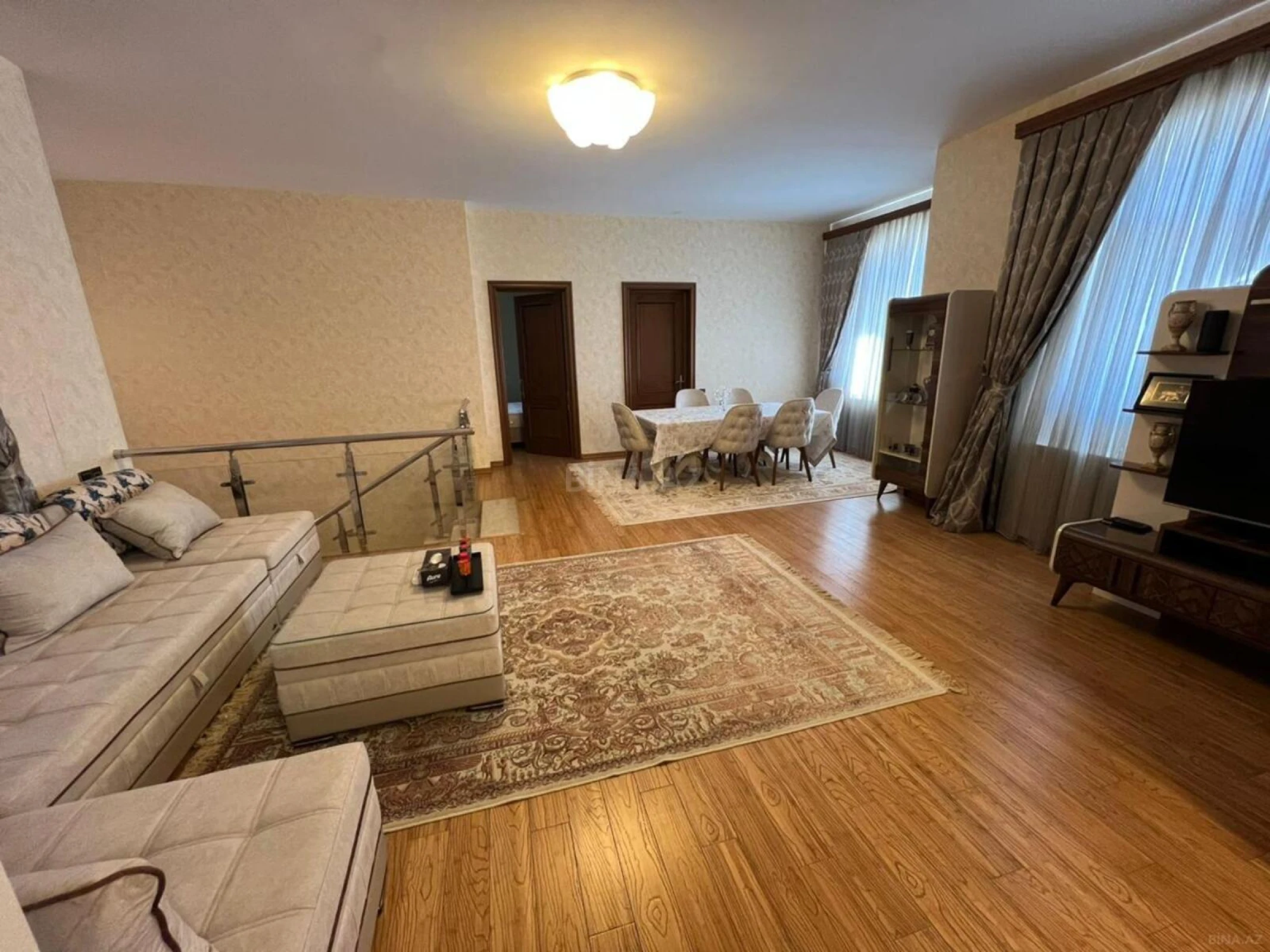 Satılır 10 otaqlı həyət evi 450 m²