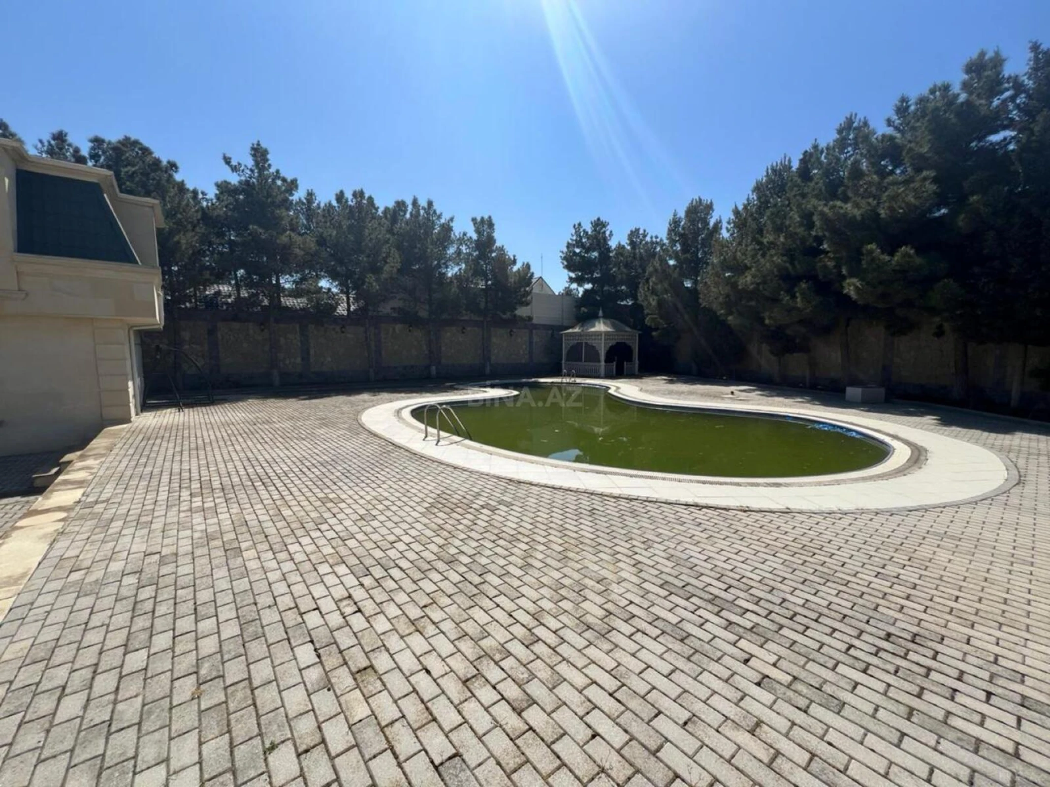 Satılır 10 otaqlı həyət evi 450 m²