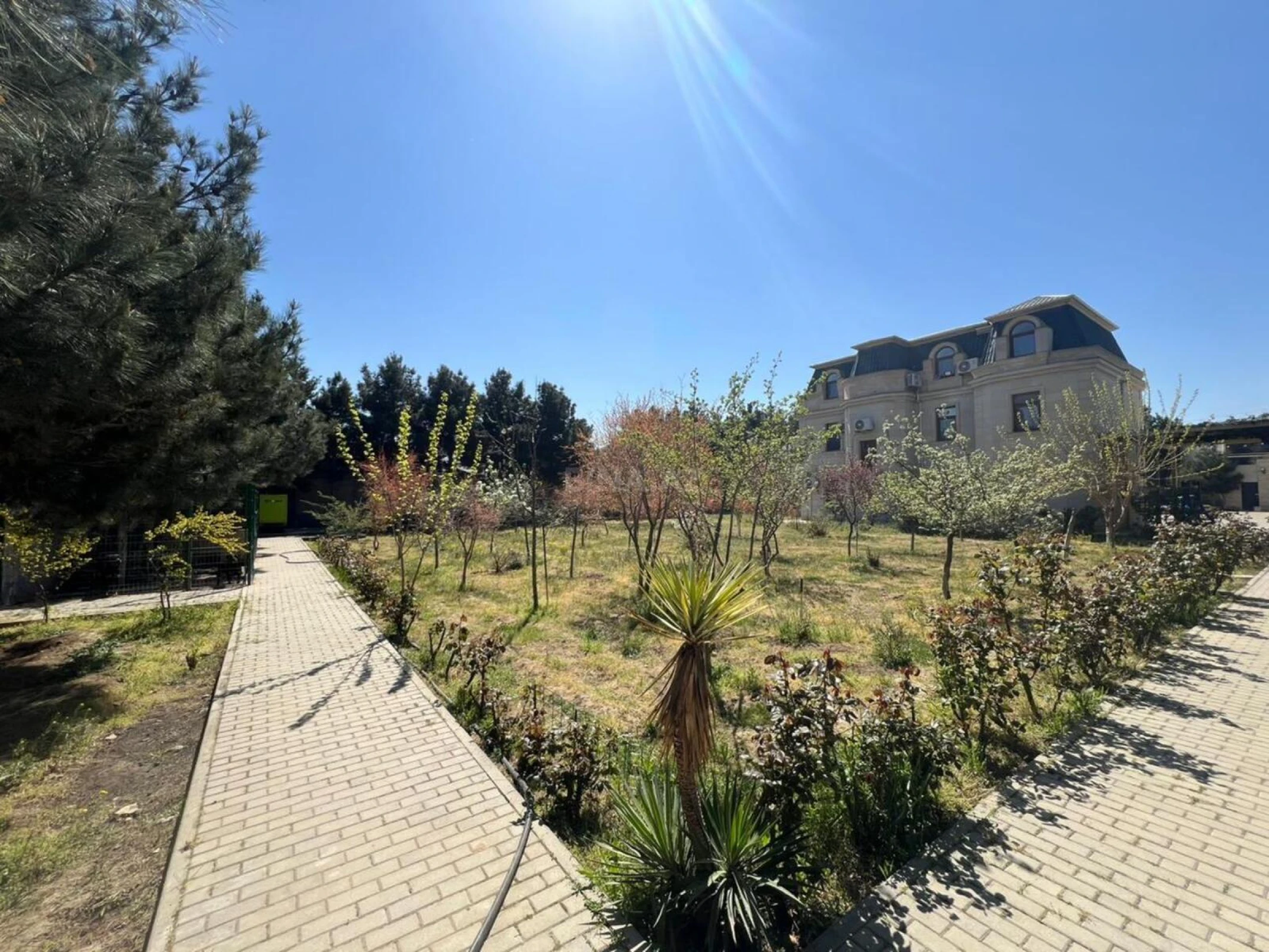 Satılır 10 otaqlı həyət evi 450 m²