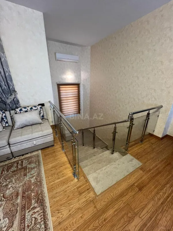 Satılır 10 otaqlı həyət evi 450 m²