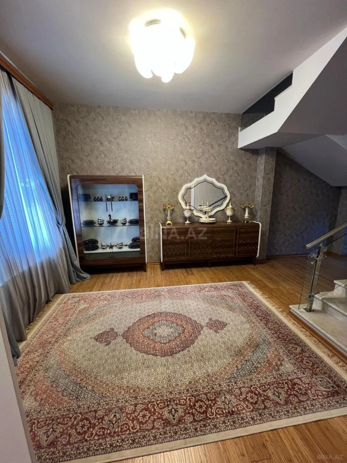 Satılır 10 otaqlı həyət evi 450 m²