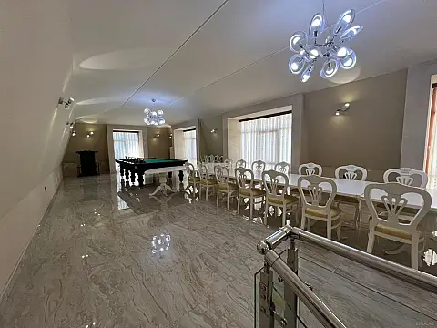 Satılır 10 otaqlı həyət evi 450 m²