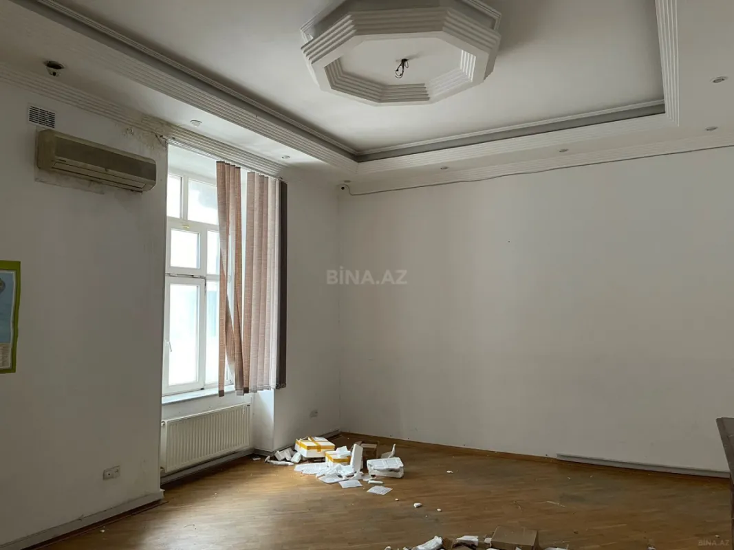 Satılır 10 otaqlı həyət evi 450 m²