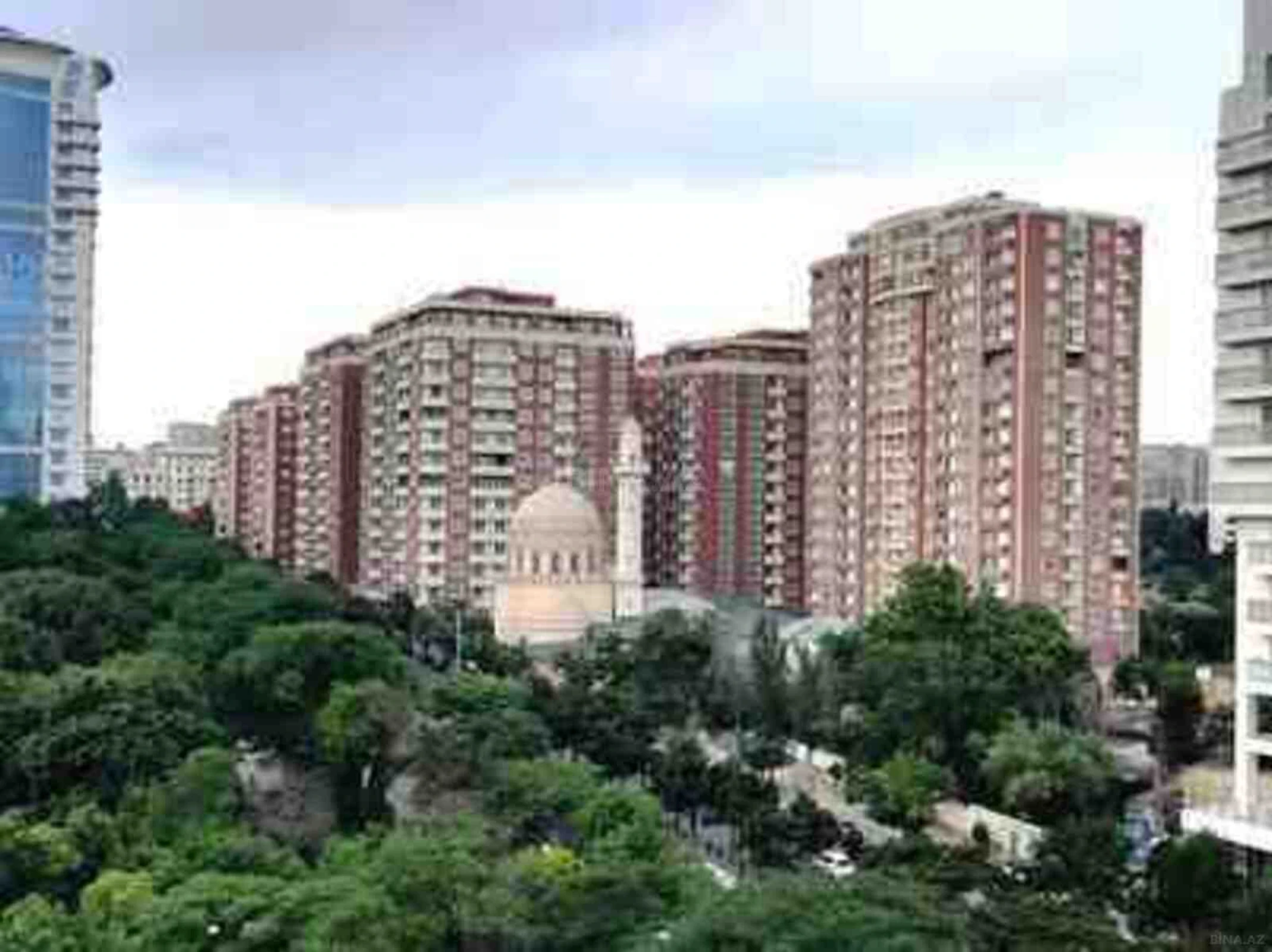 Satılır 4 otaqlı mənzil 205 m²