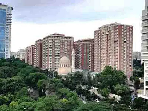 Satılır 4 otaqlı mənzil 205 m²