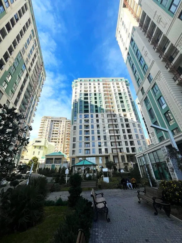 Satılır 3 otaqlı mənzil 134 m²