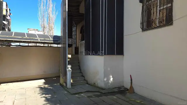 Kirayə verilir 6 otaqlı həyət evi 250 m²