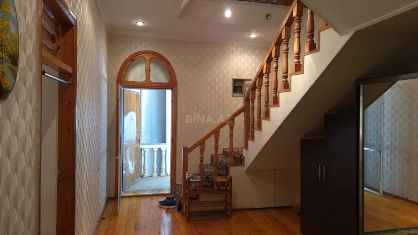 Kirayə verilir 6 otaqlı həyət evi 250 m²
