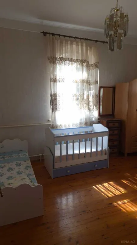 Kirayə verilir 6 otaqlı həyət evi 250 m²