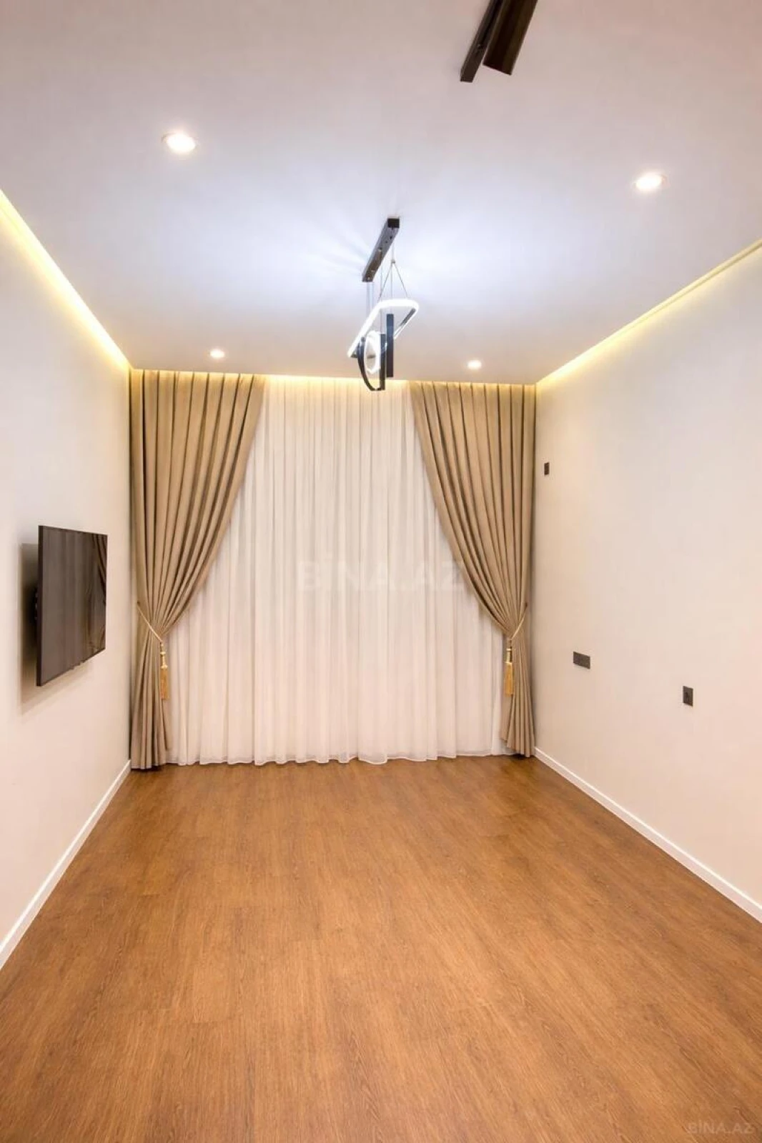 Satılır 2 otaqlı mənzil 70 m²