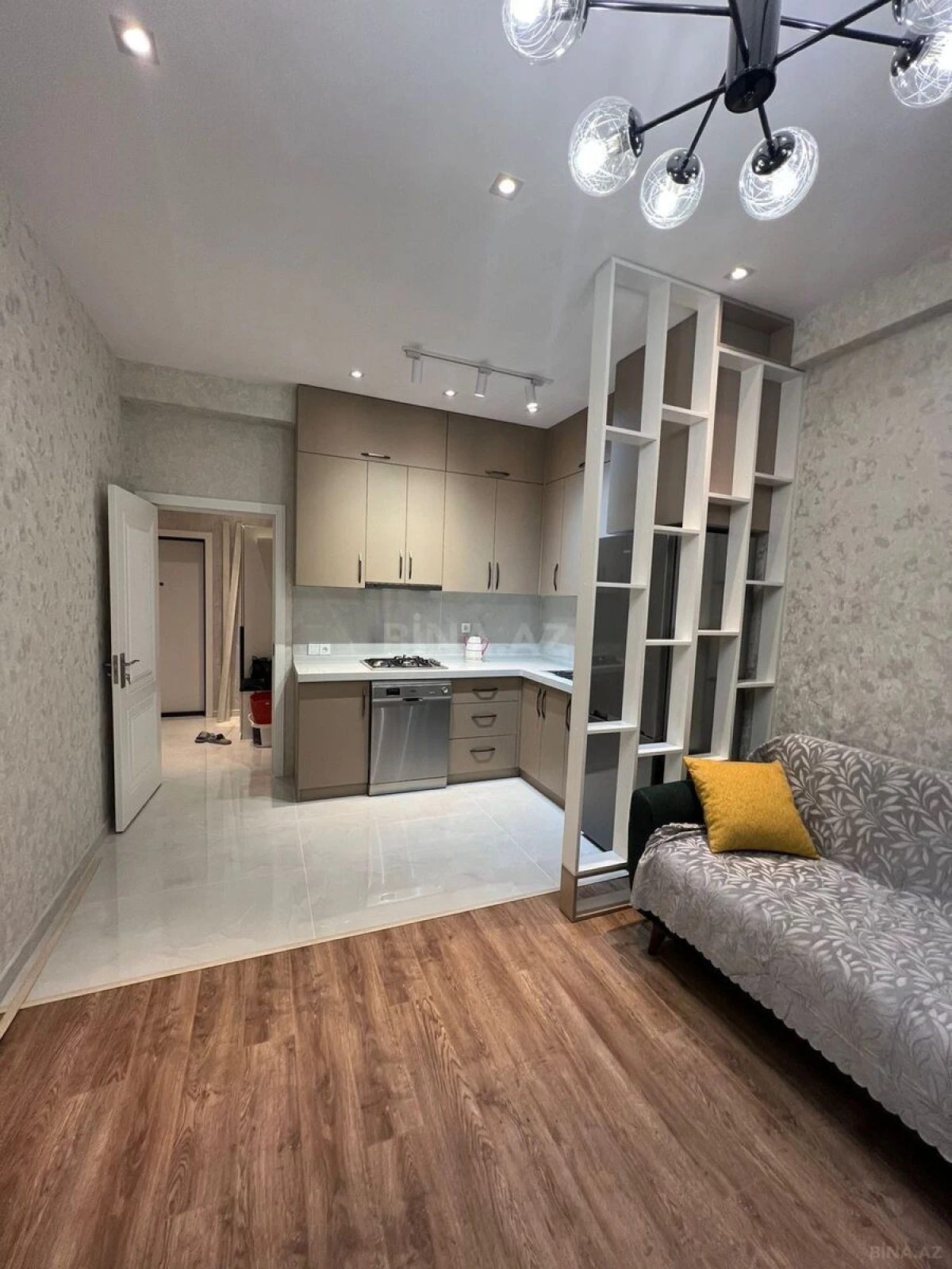 Kirayə verilir 2 otaqlı mənzil 65 m²
