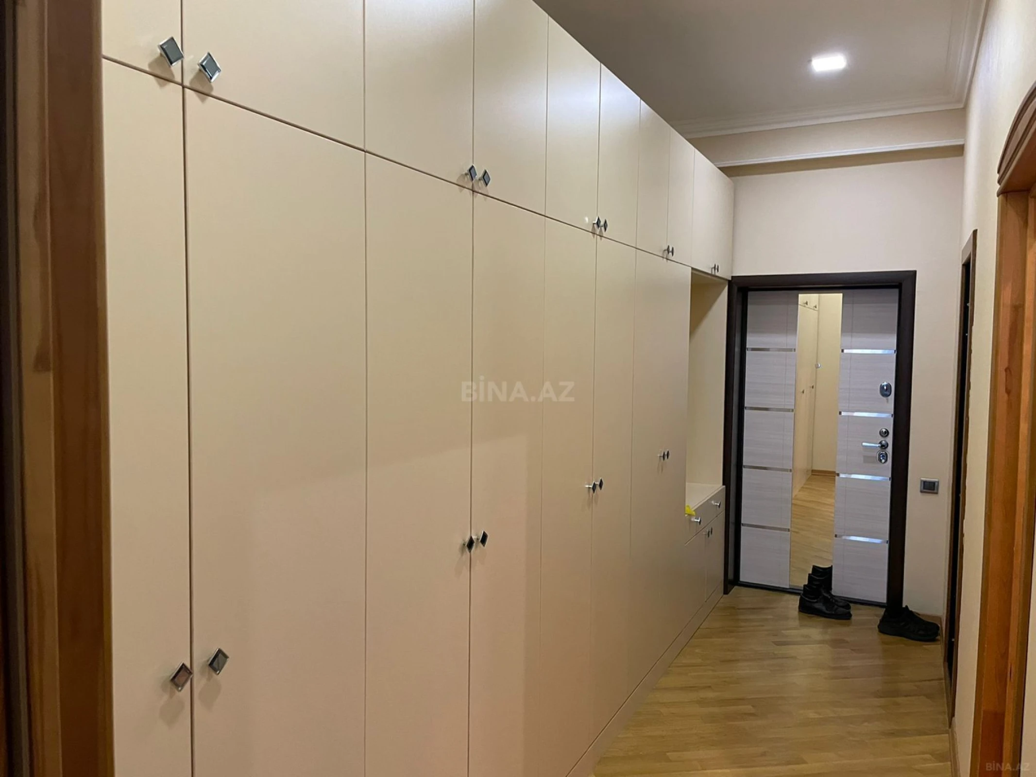 Kirayə verilir 2 otaqlı mənzil 70 m²