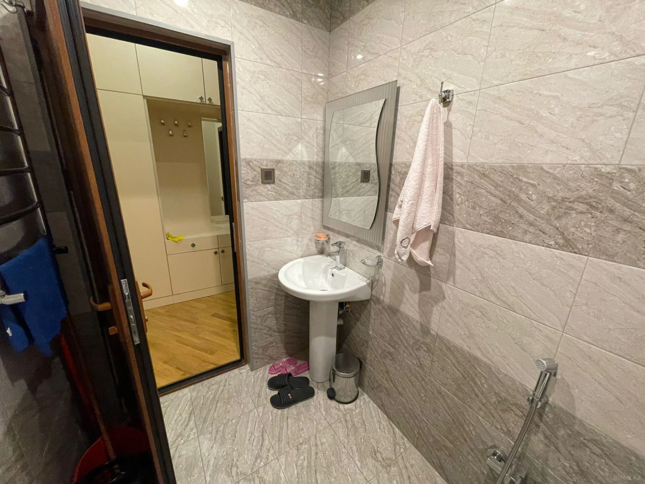 Kirayə verilir 2 otaqlı mənzil 70 m²