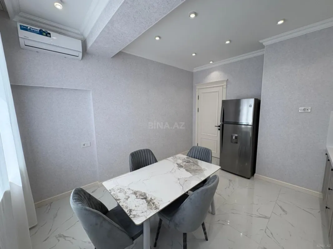 Kirayə verilir 3 otaqlı mənzil 145 m²