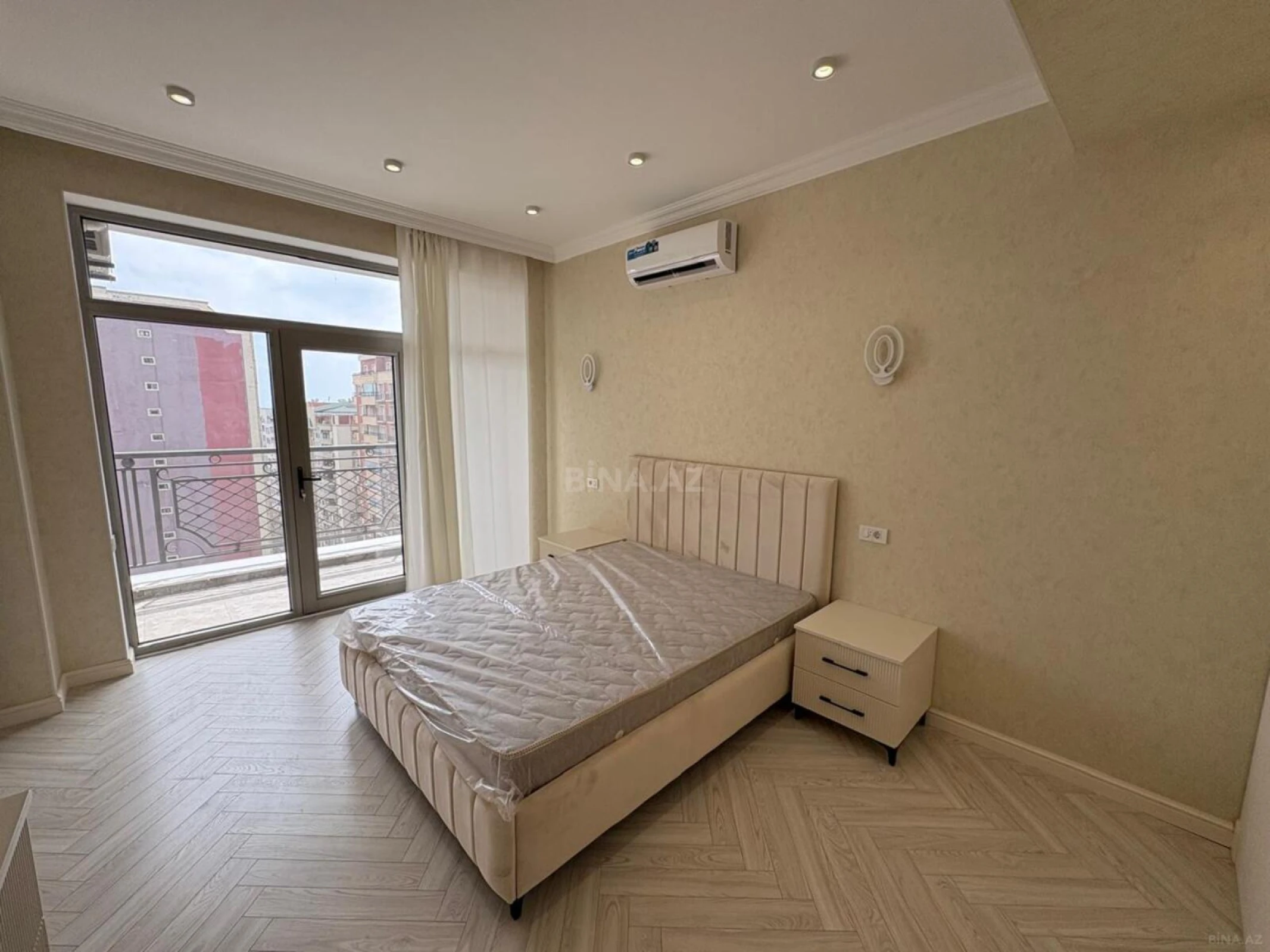 Kirayə verilir 3 otaqlı mənzil 145 m²