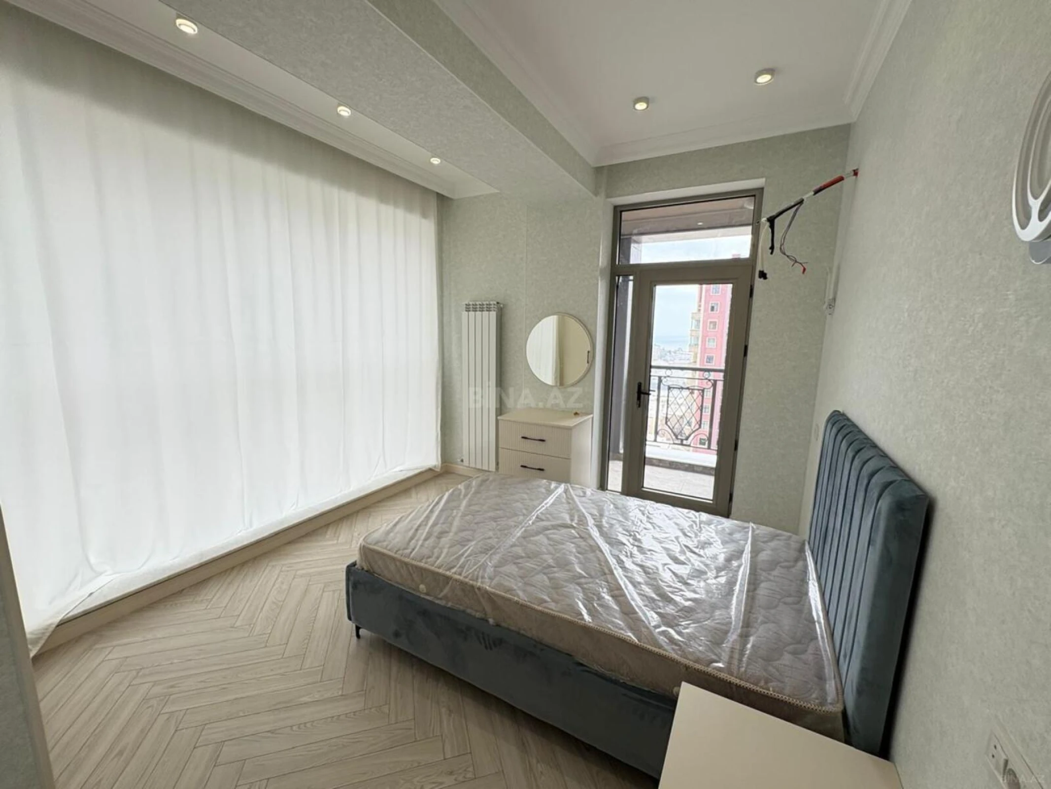 Kirayə verilir 3 otaqlı mənzil 145 m²