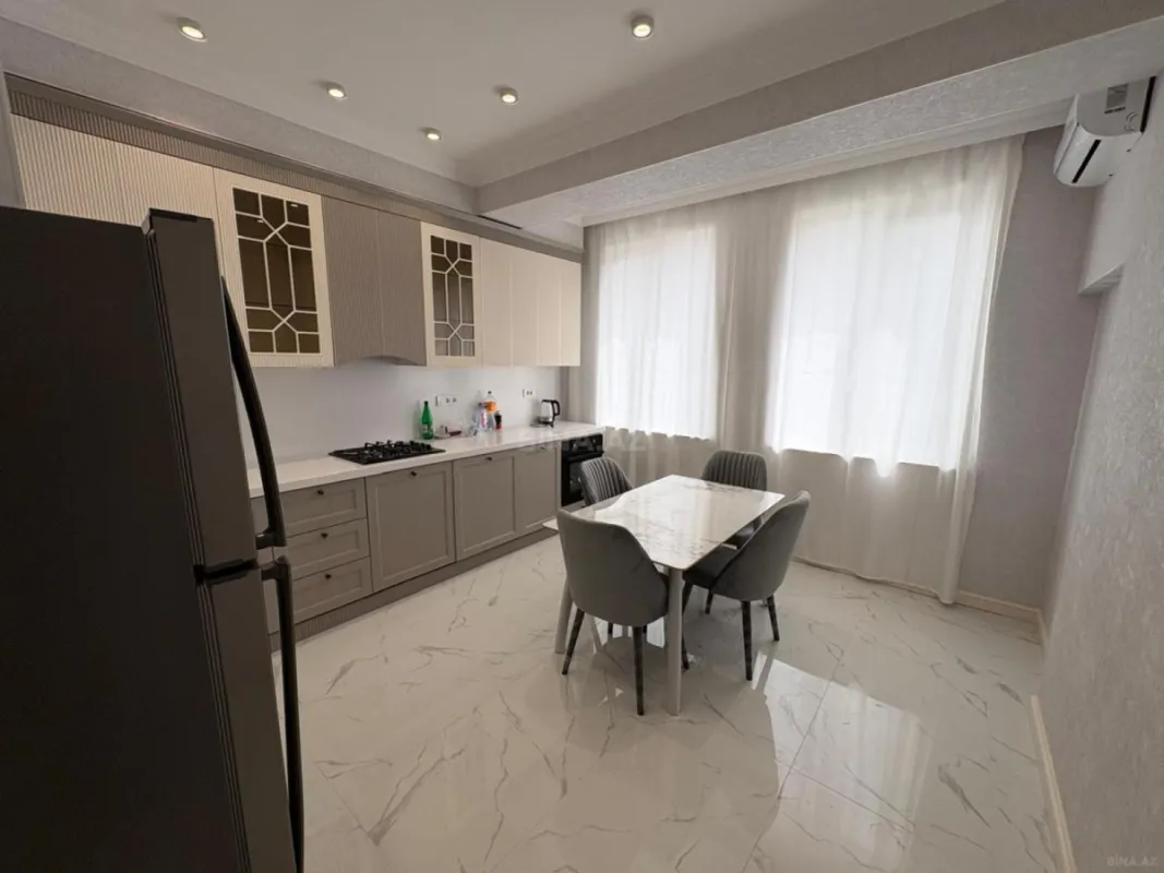 Kirayə verilir 3 otaqlı mənzil 145 m²
