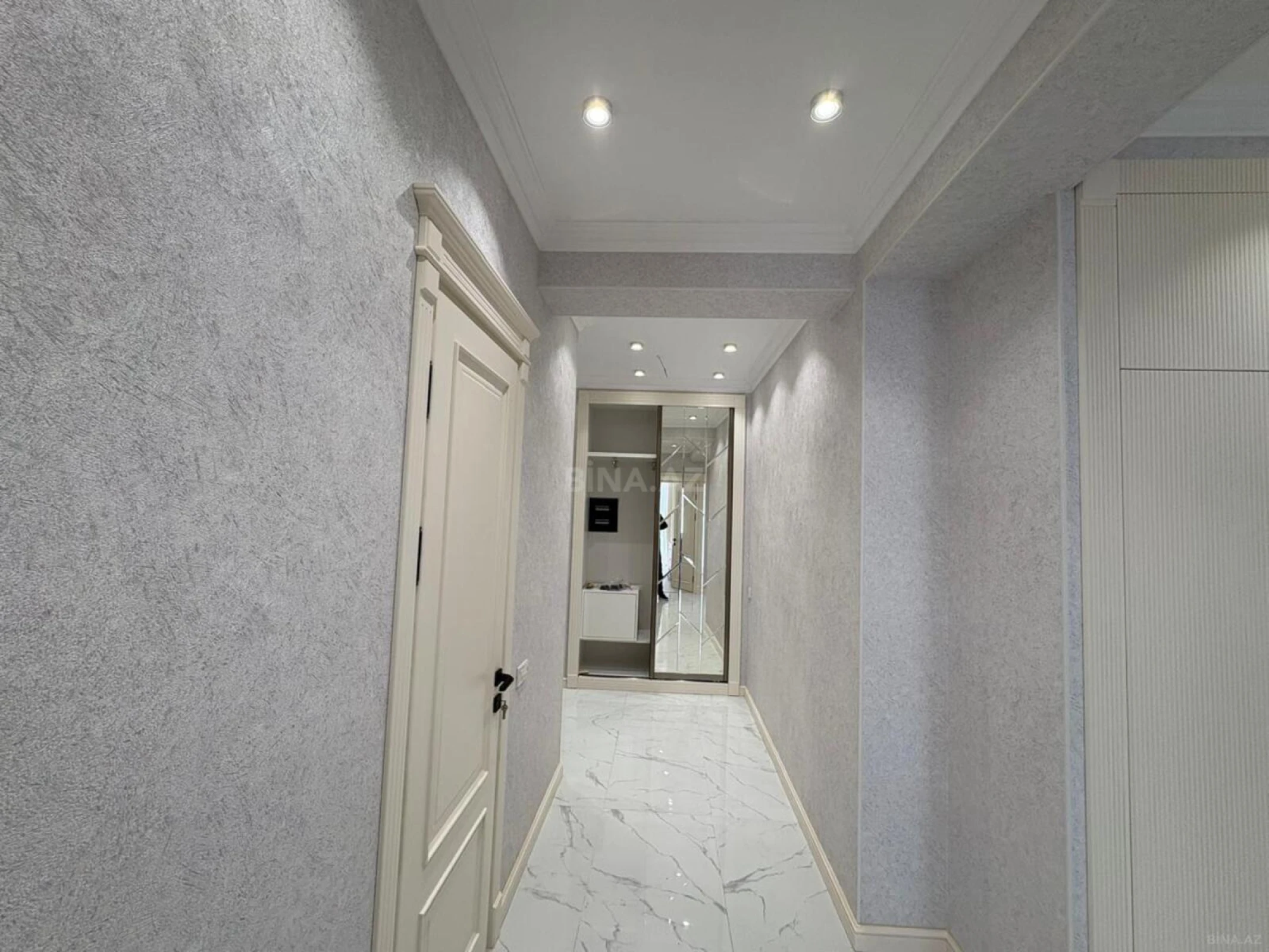 Kirayə verilir 3 otaqlı mənzil 145 m²