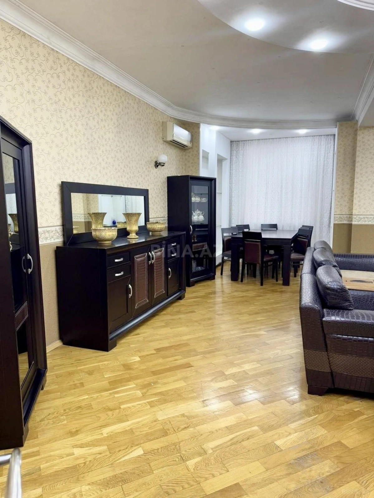 Satılır 4 otaqlı mənzil 170 m²