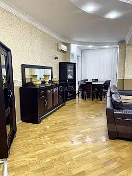 Satılır 4 otaqlı mənzil 170 m²
