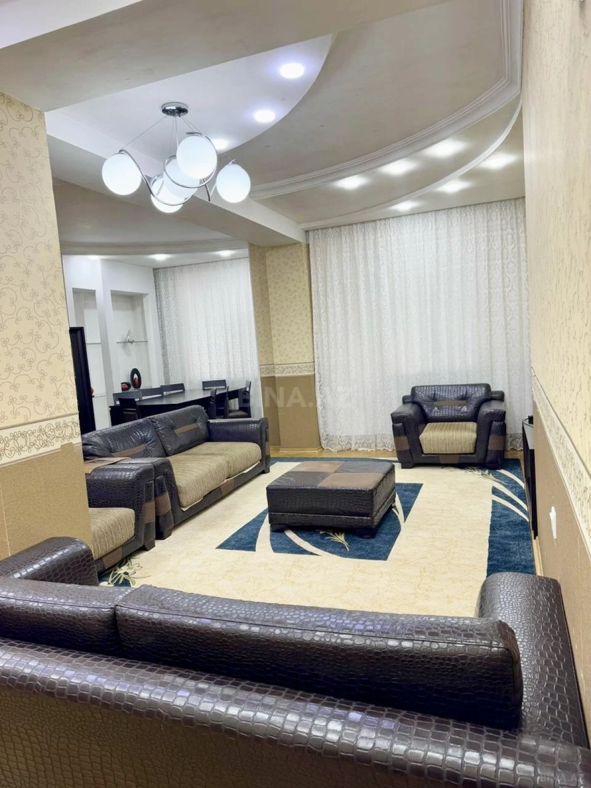 Satılır 4 otaqlı mənzil 170 m²