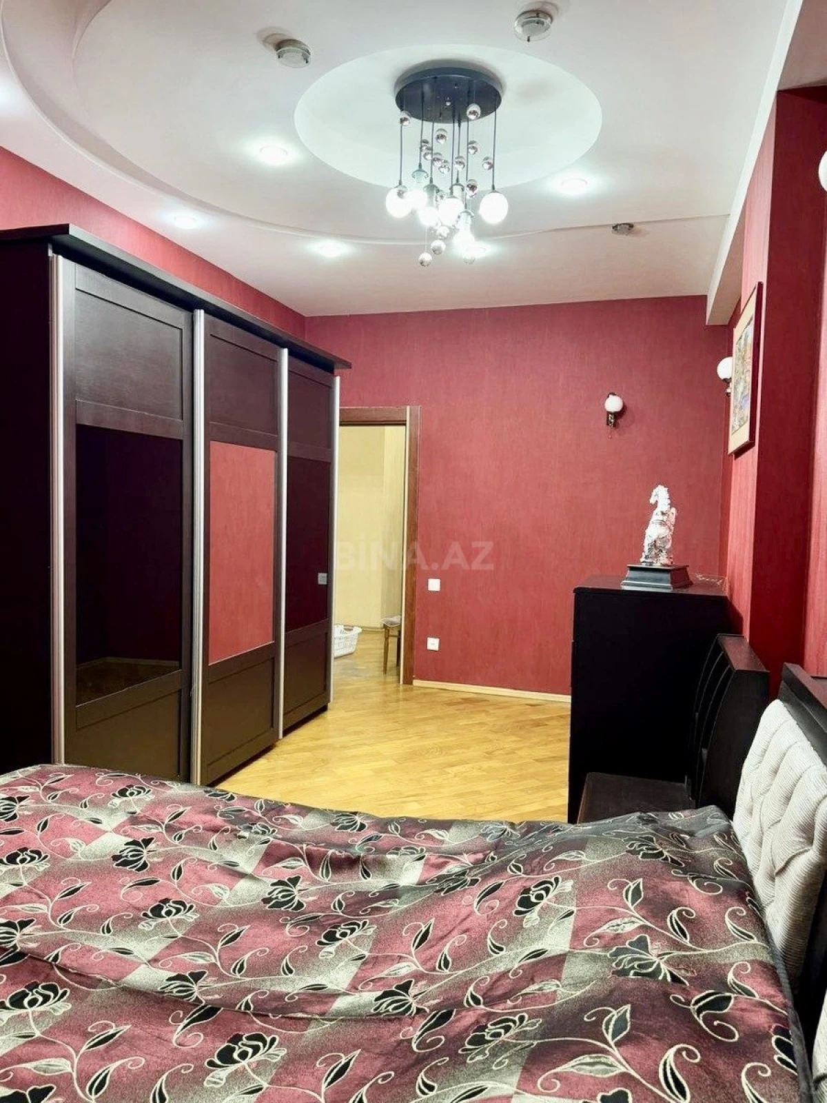 Satılır 4 otaqlı mənzil 170 m²