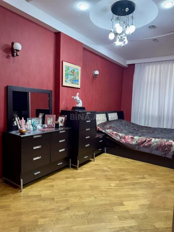 Satılır 4 otaqlı mənzil 170 m²