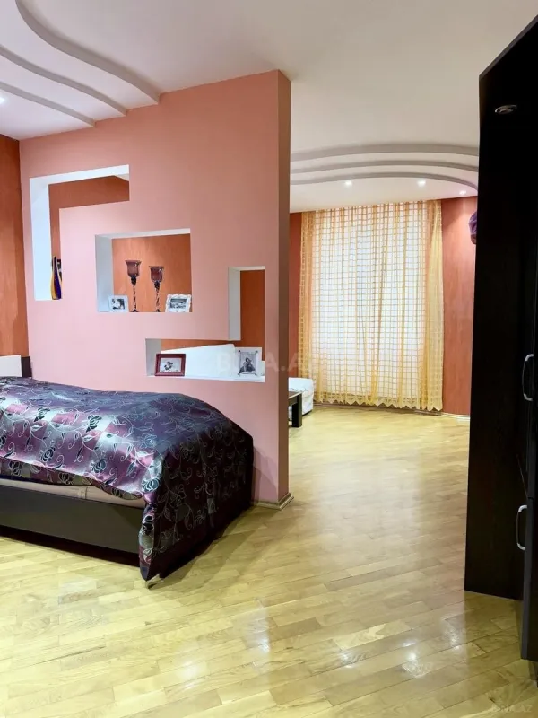 Satılır 4 otaqlı mənzil 170 m²