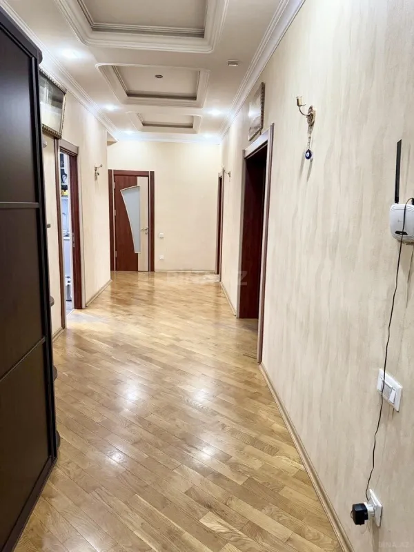 Satılır 4 otaqlı mənzil 170 m²