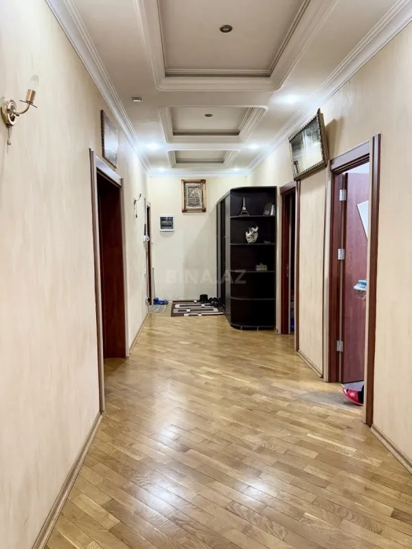 Satılır 4 otaqlı mənzil 170 m²
