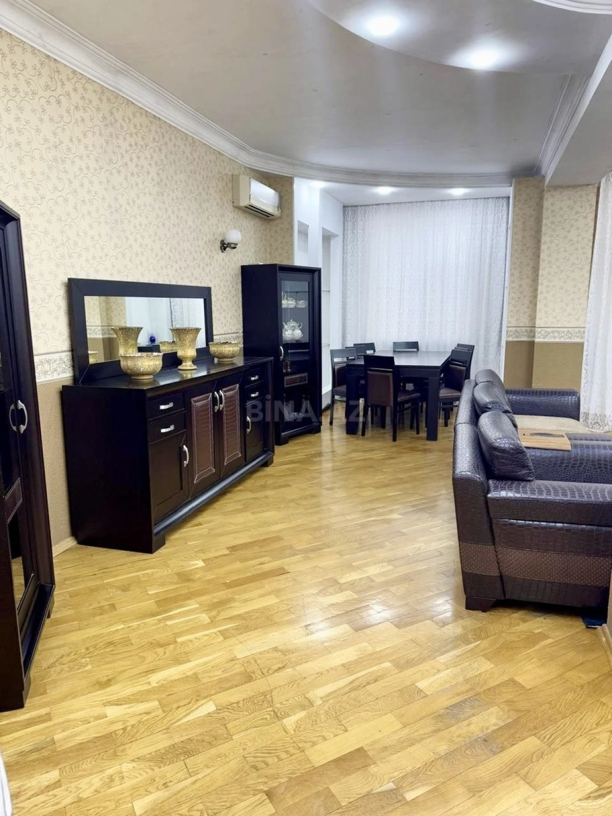 Satılır 4 otaqlı mənzil 170 m²