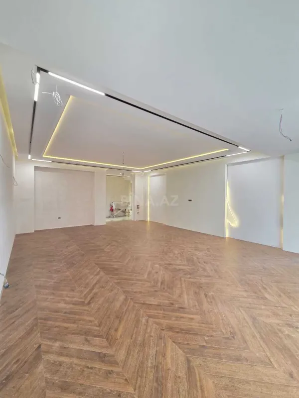Satılır 4 otaqlı mənzil 210 m²