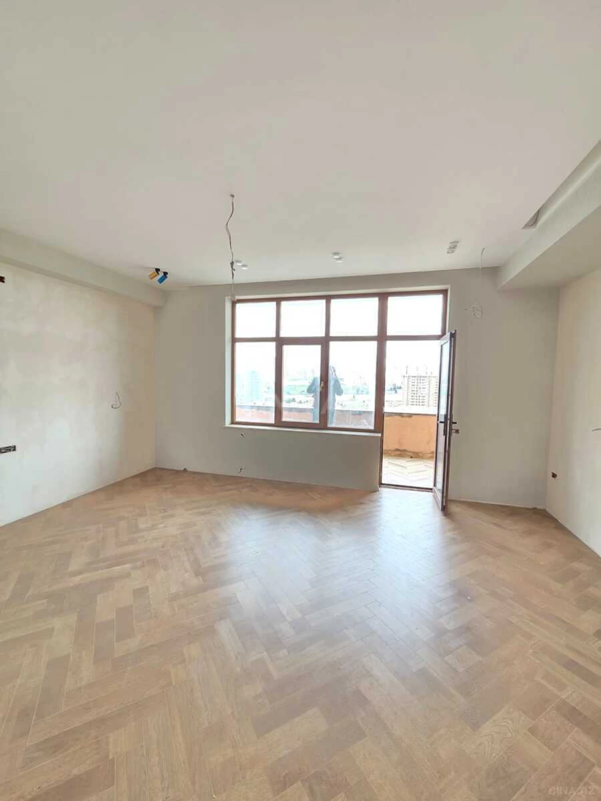 Satılır 4 otaqlı mənzil 210 m²