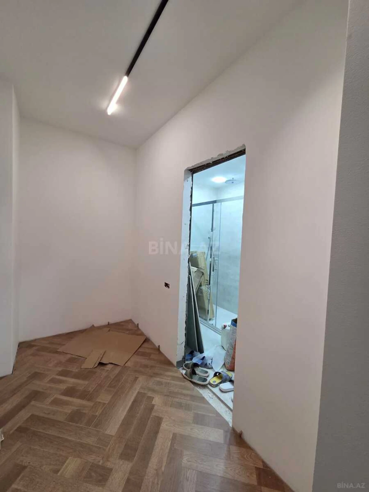 Satılır 4 otaqlı mənzil 210 m²