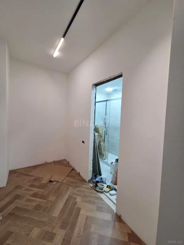 Satılır 4 otaqlı mənzil 210 m²
