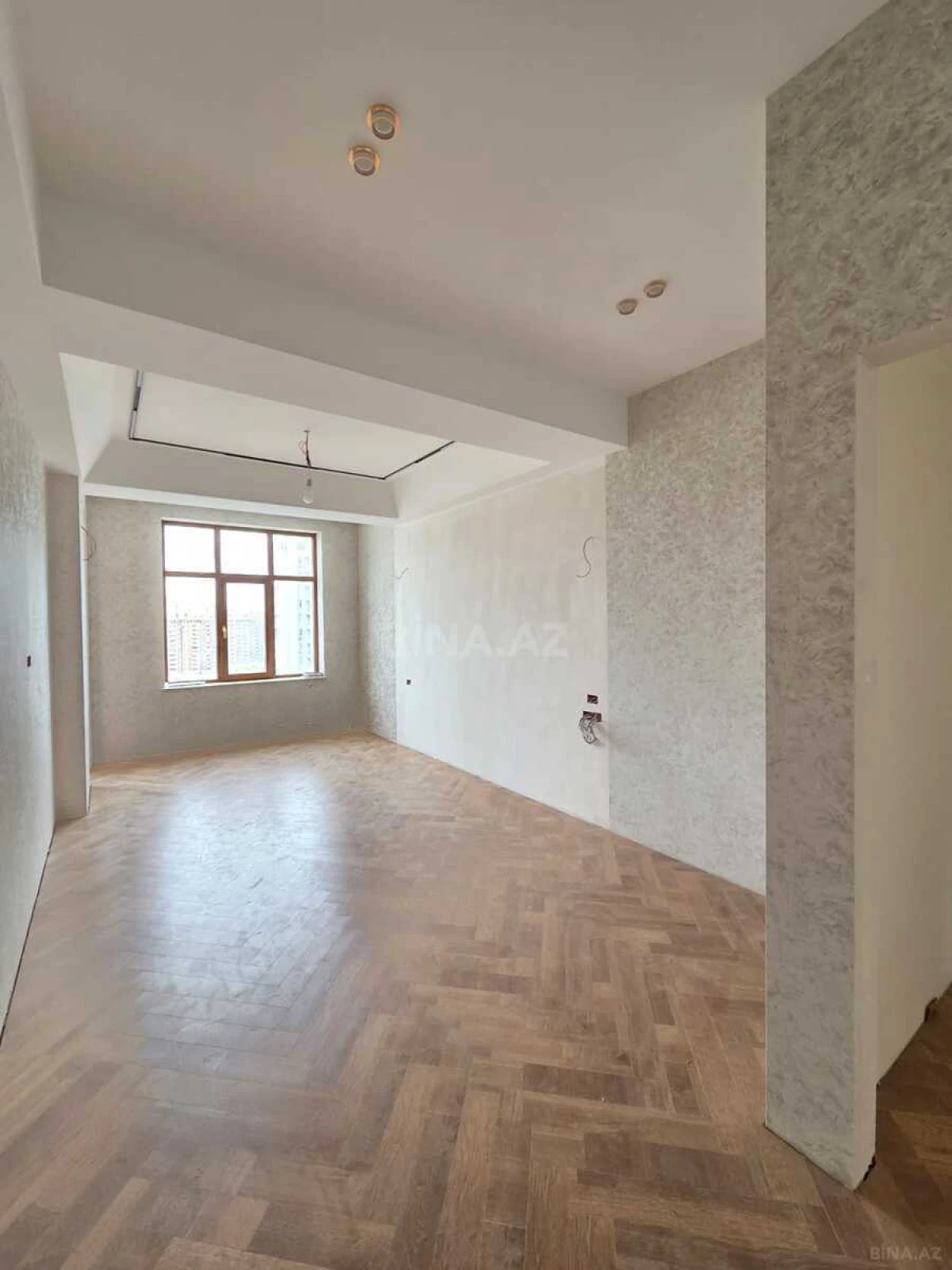 Satılır 4 otaqlı mənzil 210 m²