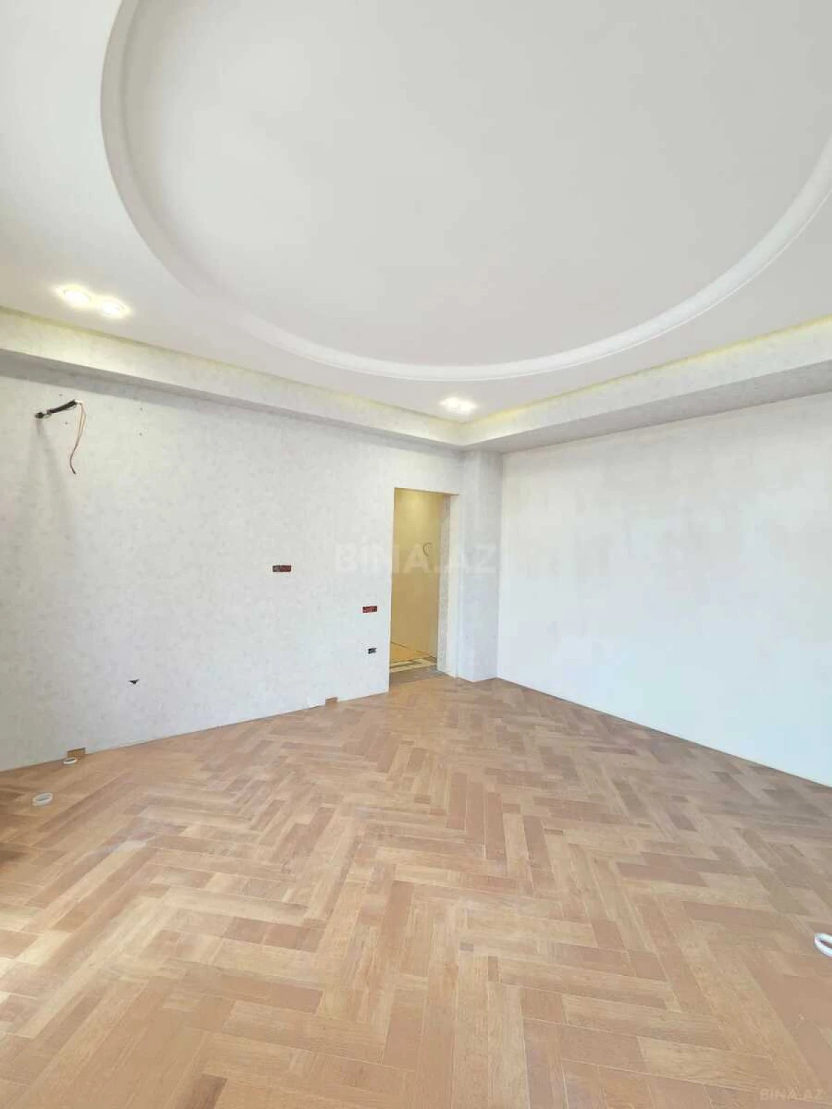 Satılır 4 otaqlı mənzil 210 m²