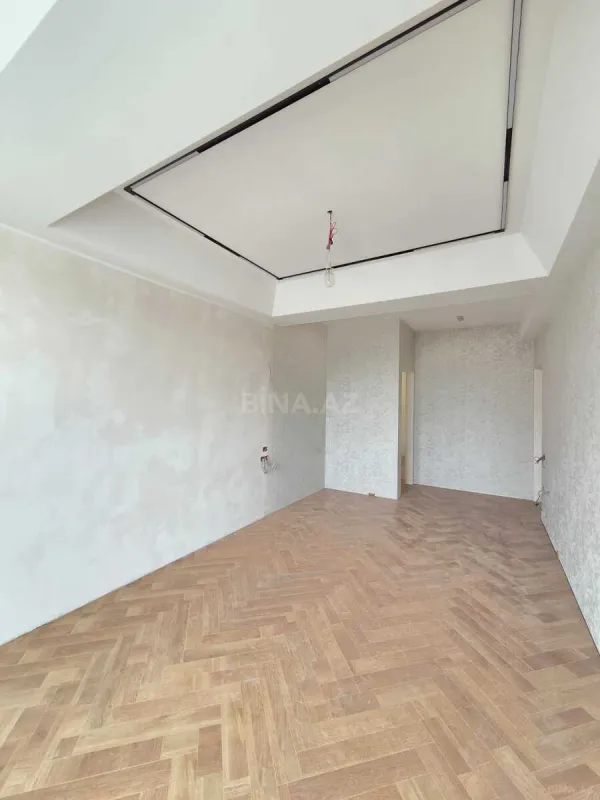 Satılır 4 otaqlı mənzil 210 m²