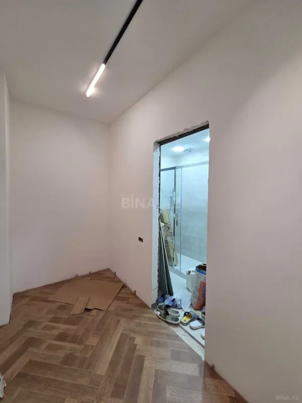 Satılır 4 otaqlı mənzil 210 m²