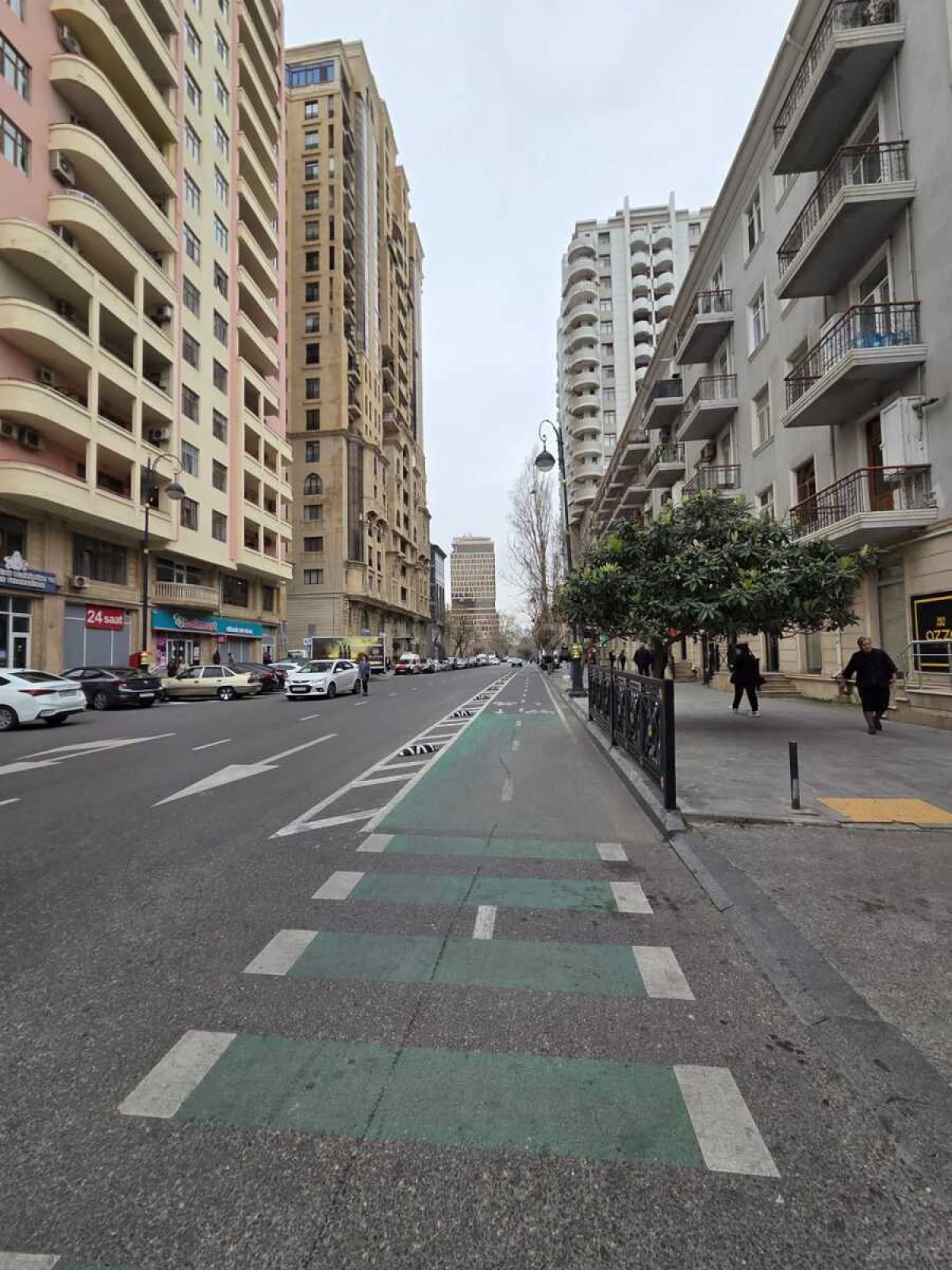 Satılır 4 otaqlı mənzil 210 m²