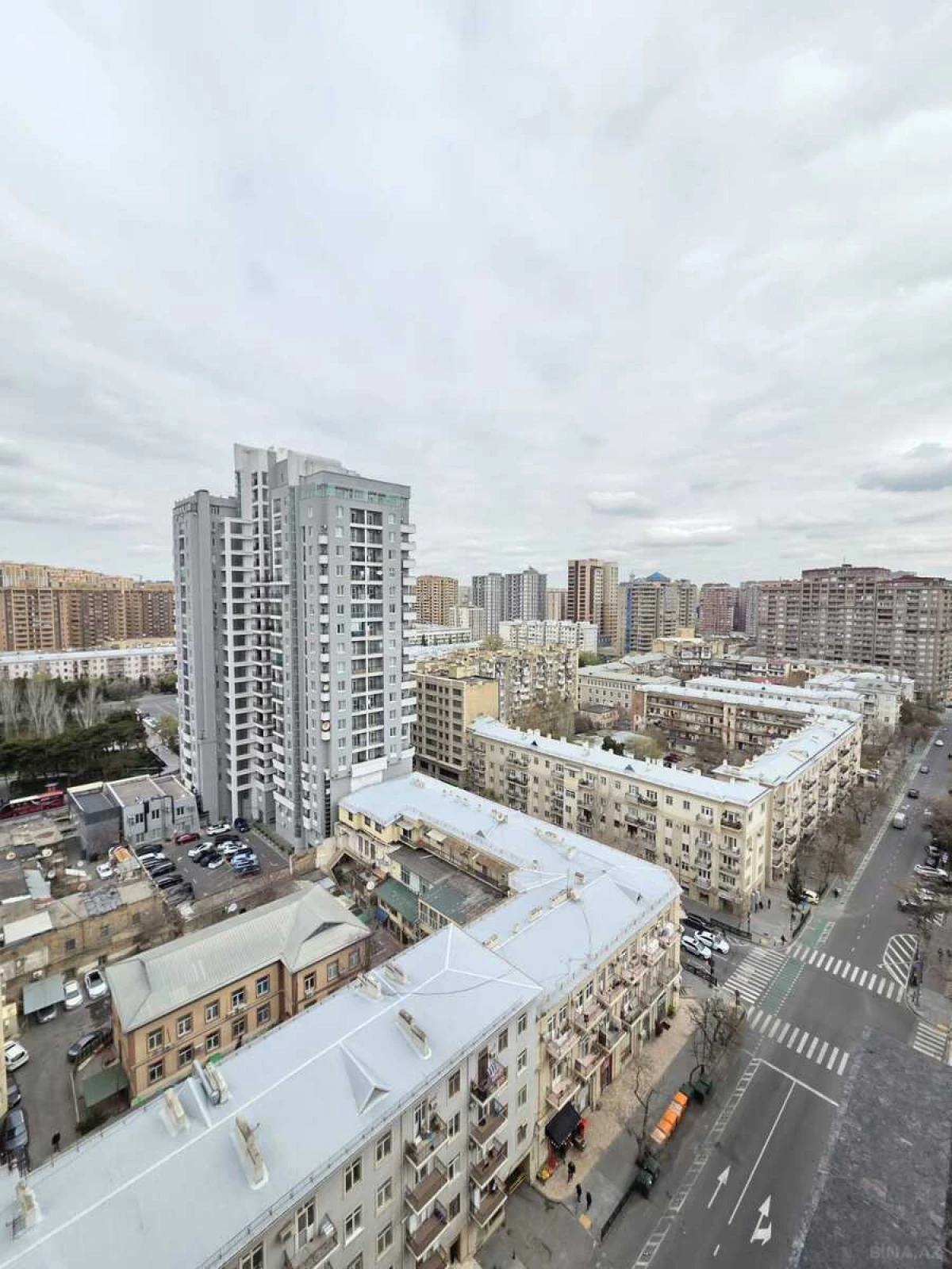 Satılır 4 otaqlı mənzil 210 m²