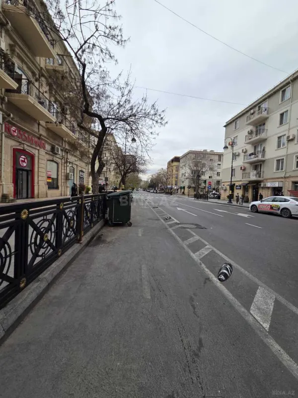 Satılır 4 otaqlı mənzil 210 m²