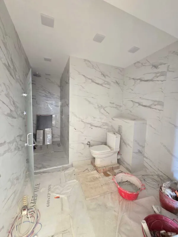 Satılır 4 otaqlı mənzil 210 m²