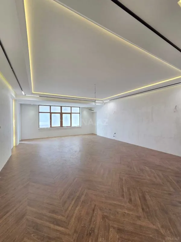 Satılır 4 otaqlı mənzil 210 m²