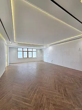 Satılır 4 otaqlı mənzil 210 m²
