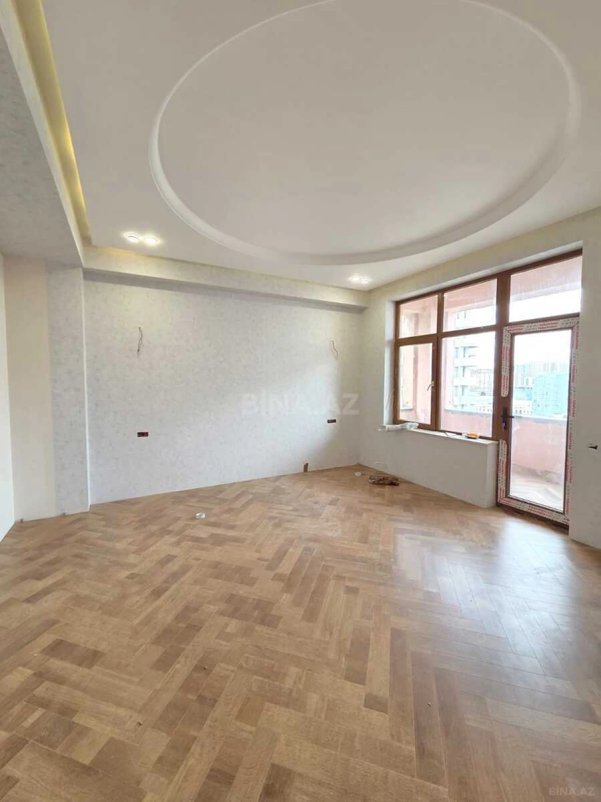 Satılır 4 otaqlı mənzil 210 m²