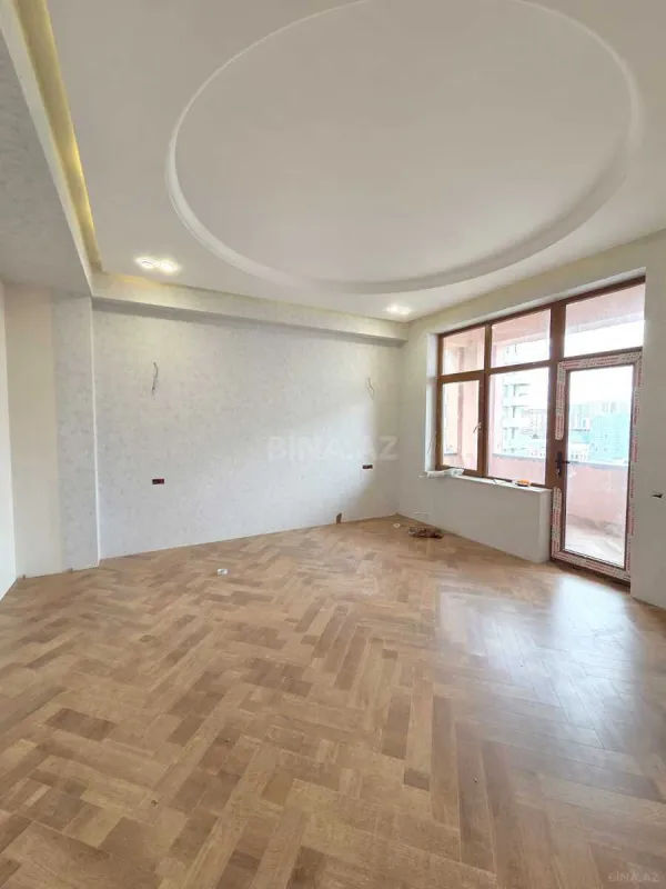 Satılır 4 otaqlı mənzil 210 m²